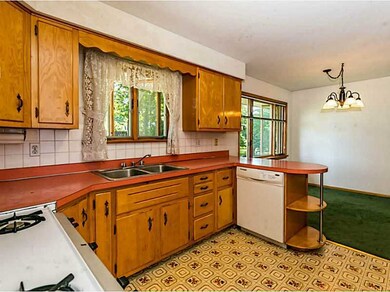 3703 Meadow Dr, Erie, PA 16506 - photo 2