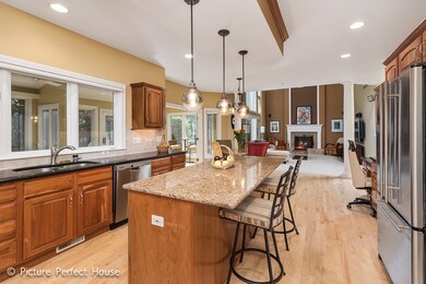 2308 Comstock Ln, Naperville, IL 60564 - photo 6