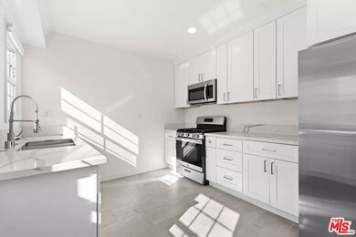 1235 S Tremaine Ave, Los Angeles, CA 90019 - photo 4