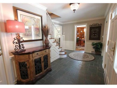 Entry/Foyer.