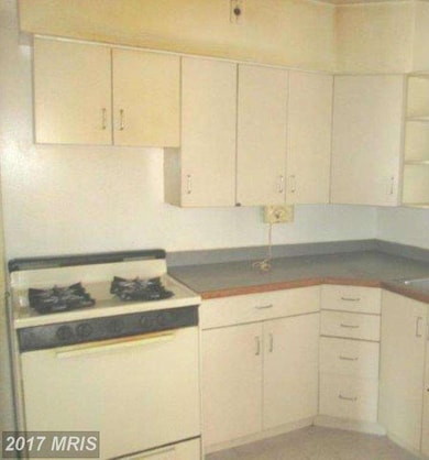 5821 Plumer Ave, Baltimore, MD 21206 - photo 6