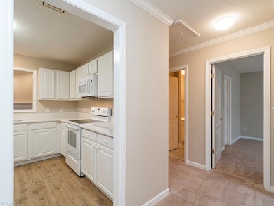 3027 Maple Ave unit J2, Burlington, NC 27215 - photo 3