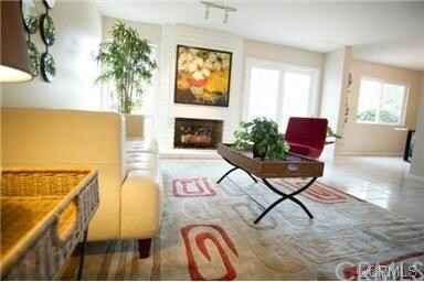 Another view of the living room with the newer sli