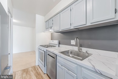 11240 Chestnut Grove Square unit 31, Reston, VA 20190 - photo 3