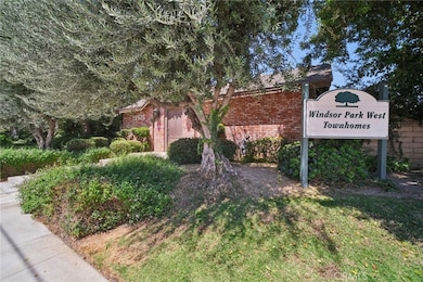 22525 Sherman Way unit 403, West Hills, CA 91307 - photo 2