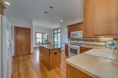 631 Carnation Dr, Oswego, IL 60543 - photo 2