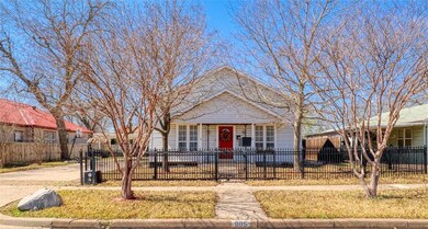 905 NW Main St, Ennis, TX 75119 - photo 3