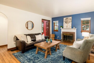 017_0_R 102 E Jeffery 0043