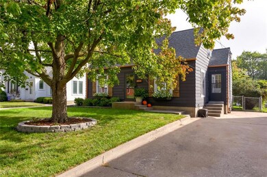 1909 46th St, Des Moines, IA 50310 - photo 2