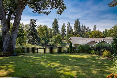 407 SE M St, Grants Pass, OR 97526 - photo 3