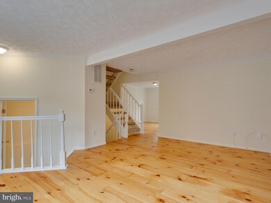 7565 Aspenpark Rd, Lorton, VA 22079 - photo 4