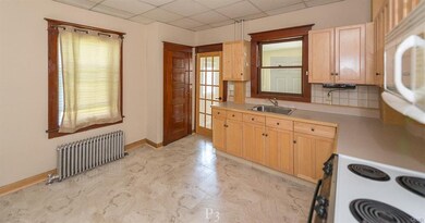 Newer kitchen cabinets with plenty of counter spac