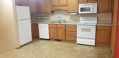 1435 Asbury Ln, Waterloo, IA 50701 - photo 2