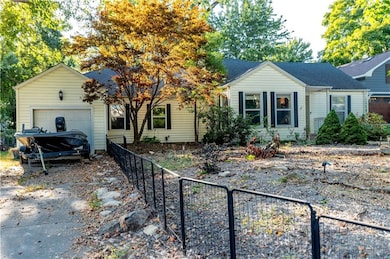 1165 S Lafayette Ave, Marshall, MO 65340 - photo 4