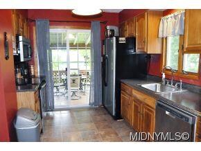 Updated Kitchen w/ Stainless