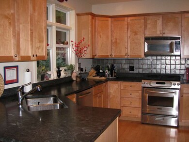 30 Vale Rd unit A, Hartford, VT 05059 - photo 6