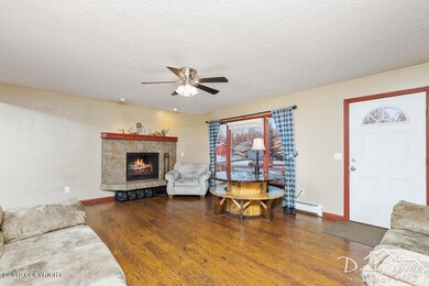 Unit 2 Living Room-20191211-3886