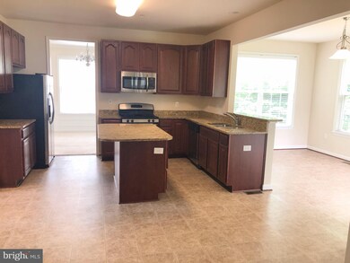 7422 Tottenham Dr, White Plains, MD 20695 - photo 4