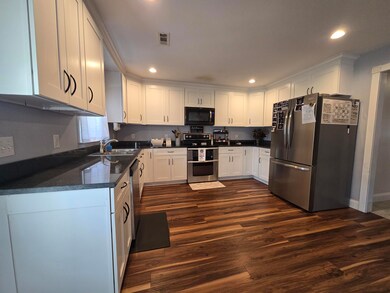 140 Chasteen Dr, Middlesboro, KY 40965 - photo 5