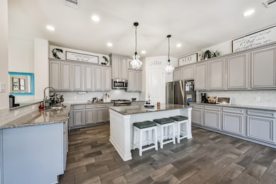 Chef's eat-in island kitchen features an abundance
