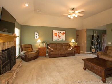 4317 S Narcissus Ave, Broken Arrow, OK 74011 - photo 4