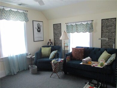 170 Oakland Ave unit 2nd floor, Pawtucket, RI 02861 - photo 6