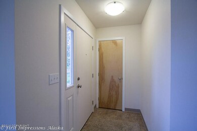 Entry & Closet