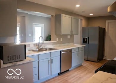 621 W 10th St, Indianapolis, IN 46202 - photo 6