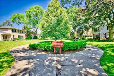 4454 Concord Ln, Skokie, IL 60076 - photo 2