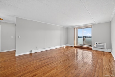 145 Valentine Ln unit 8E, Yonkers, NY 10705 - photo 6