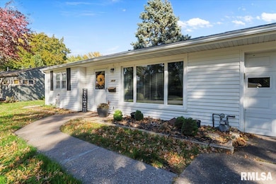 1219 16th St, Bettendorf, IA 52722 - photo 2