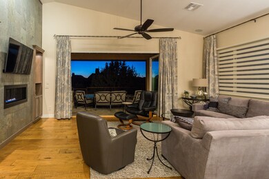 004_Living Room