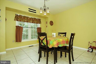 6813 Wild Rose Ct, Springfield, VA 22152 - photo 6