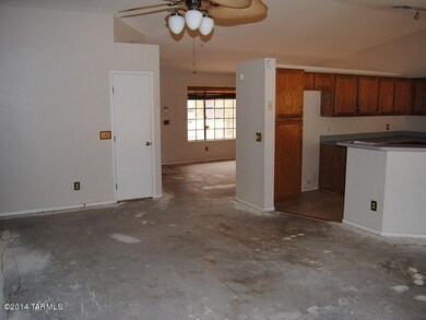 044-019989 FAMILY ROOM 1