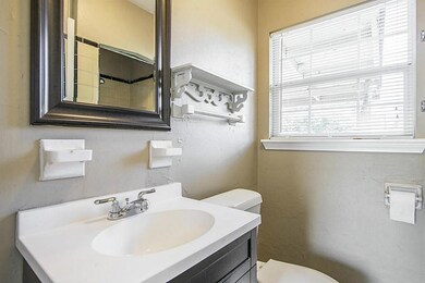 406 Graceland St unit 3 --Up, Houston, TX 77009 - photo 6