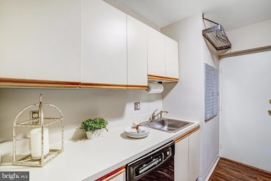 Stratton House unit 212, Arlington, VA 22204 - photo 6