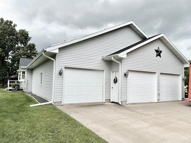 430 Linden Ave, Rice Lake, WI 54868 - photo 2