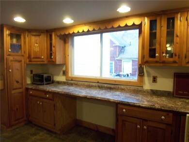 10 Yates St, Mechanic Falls, ME 04256 - photo 4