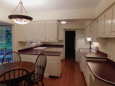 Eat-in Kitchen is 17 x 11