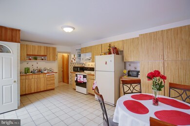 351 S 5th St, Reading, PA 19602 - photo 5