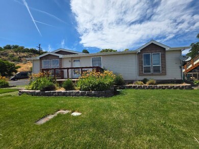 624 Dufur Ave, Maupin, OR 97037 - photo 4