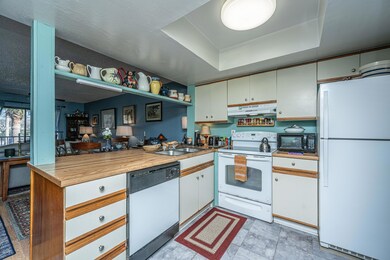 Dove kitchen
