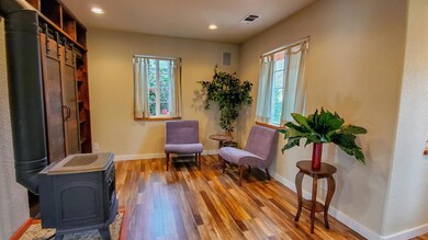 780 NE 12th St, Grants Pass, OR 97526 - photo 4