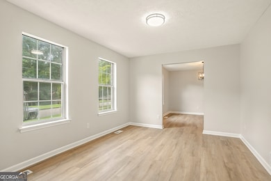 670 Timbergrove Dr SW, Atlanta, GA 30331 - photo 3