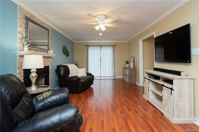 FAMILY ROOM SHOWCASES SHINY WOOD LAMINATE FLOORING
