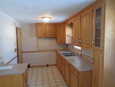 80 Davis St, Ludlow, MA 01056 - photo 3