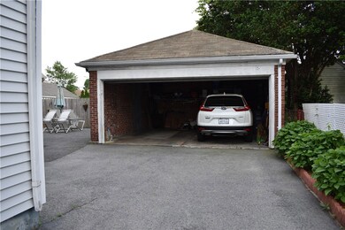 99 Robinson Ave, Pawtucket, RI 02861 - photo 3