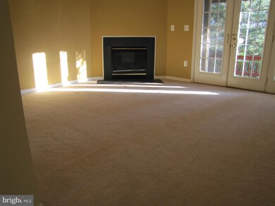 2440 Laura Mark Ln, Herndon, VA 20171 - photo 5