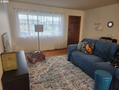 2207 Oregon Ct, Woodburn, OR 97071 - photo 5