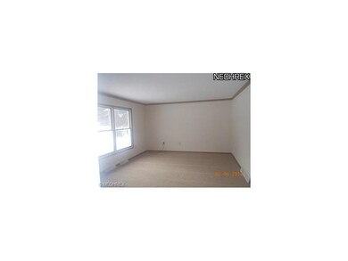 large livingroom with fresh paint and new carpet, 